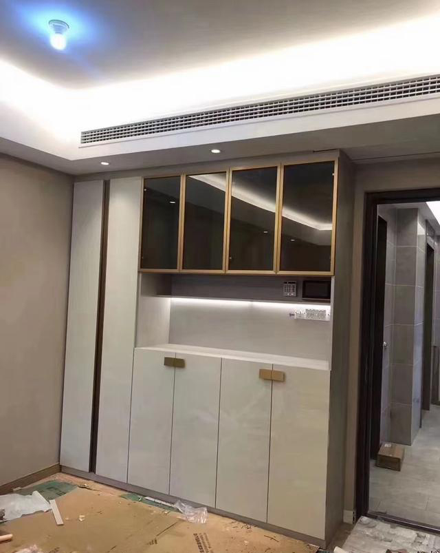 不做背景墙,改做电视柜,突出收纳来提升家居高级感
